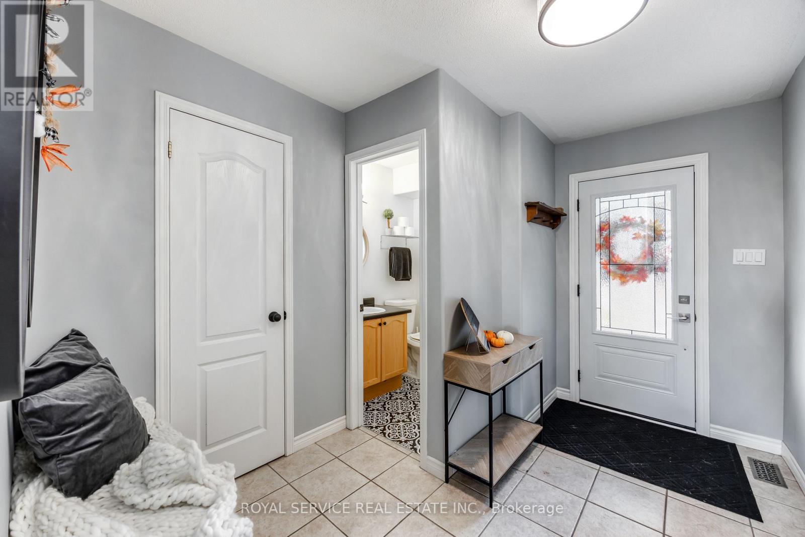 446 Abound Crescent, Peterborough (Ashburnham Ward 4), Ontario  K9J 8S2 - Photo 6 - X12485046