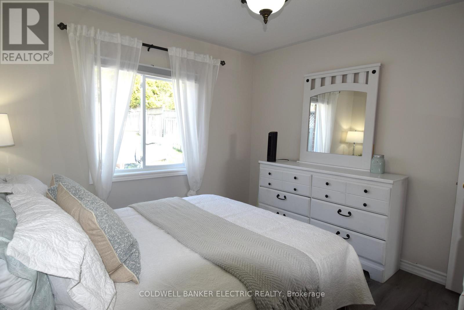 121 Haden Avenue, Peterborough (Northcrest Ward 5), Ontario  K9H 7P6 - Photo 14 - X12485233