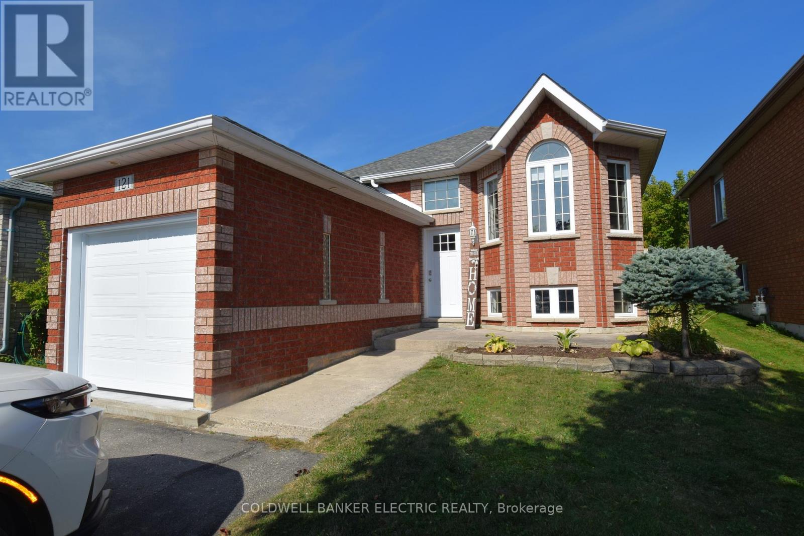 121 Haden Avenue, Peterborough (Northcrest Ward 5), Ontario  K9H 7P6 - Photo 2 - X12485233