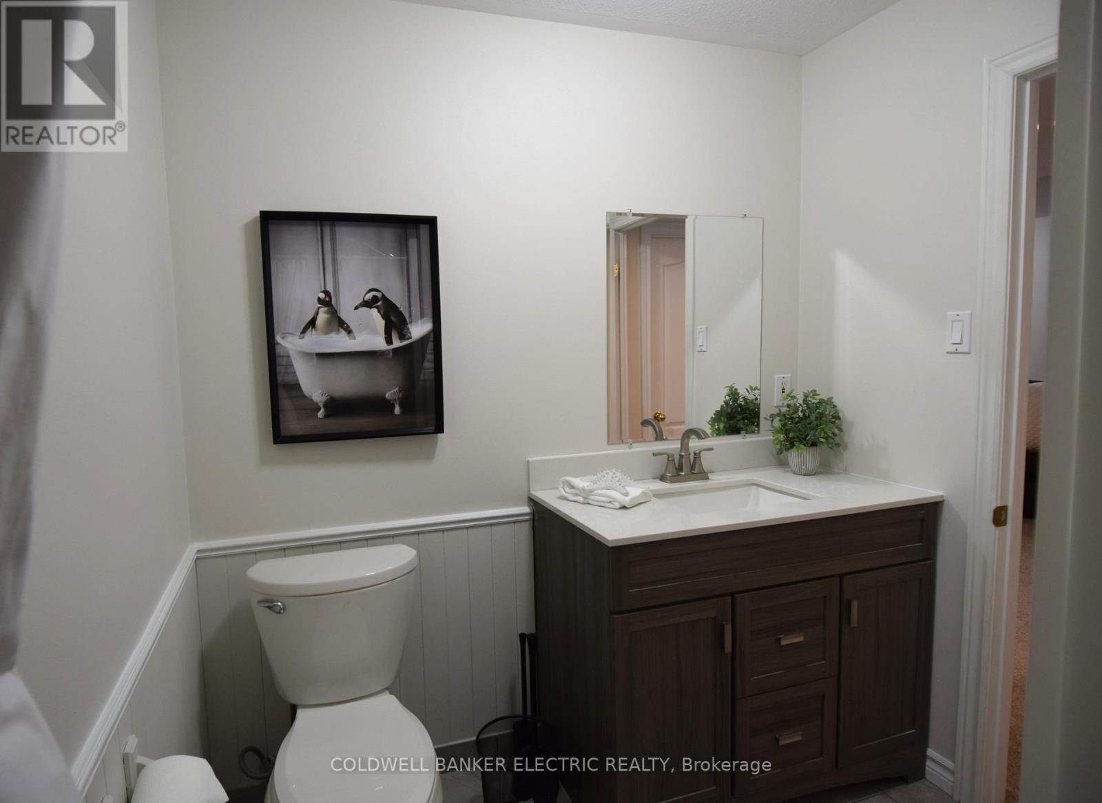 121 Haden Avenue, Peterborough (Northcrest Ward 5), Ontario  K9H 7P6 - Photo 25 - X12485233