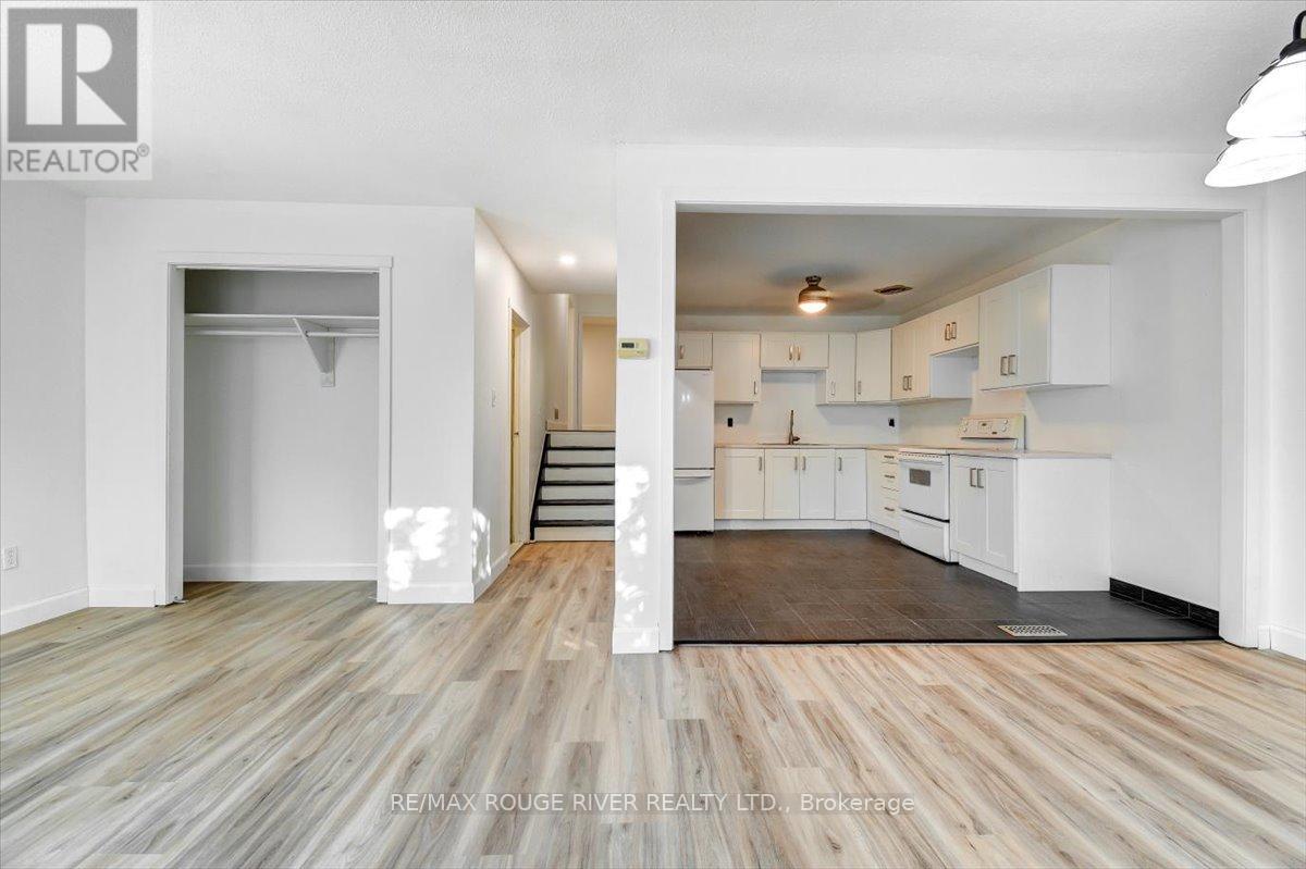 920 Rochelle Court, Peterborough (Ashburnham Ward 4), Ontario  K9J 1J7 - Photo 3 - X12485304