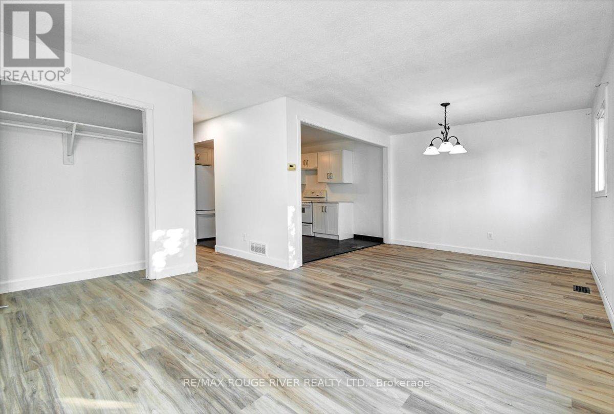 920 Rochelle Court, Peterborough (Ashburnham Ward 4), Ontario  K9J 1J7 - Photo 7 - X12485304