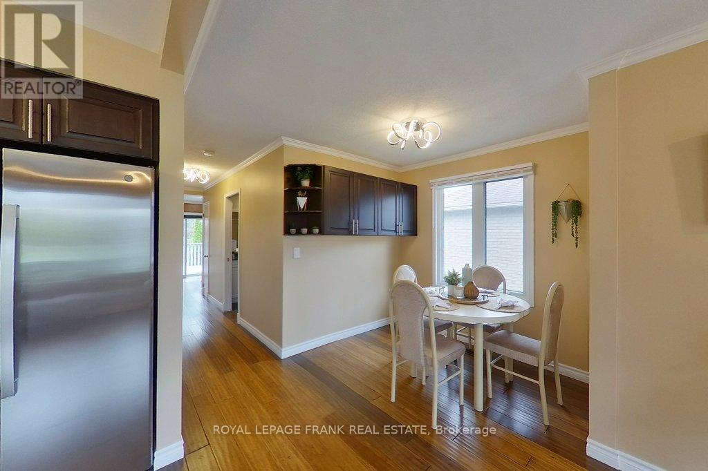 324 Towerhill Road, Peterborough (Northcrest Ward 5), Ontario  K9H 7R7 - Photo 12 - X12485324