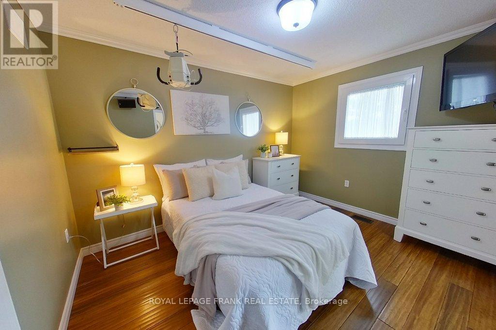 324 Towerhill Road, Peterborough (Northcrest Ward 5), Ontario  K9H 7R7 - Photo 19 - X12485324