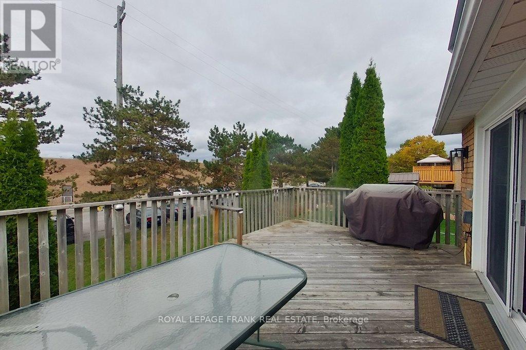 324 Towerhill Road, Peterborough (Northcrest Ward 5), Ontario  K9H 7R7 - Photo 37 - X12485324