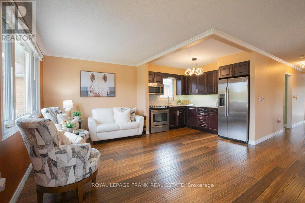 324 Towerhill Road, Peterborough (Northcrest Ward 5), Ontario  K9H 7R7 - Photo 4 - X12485324