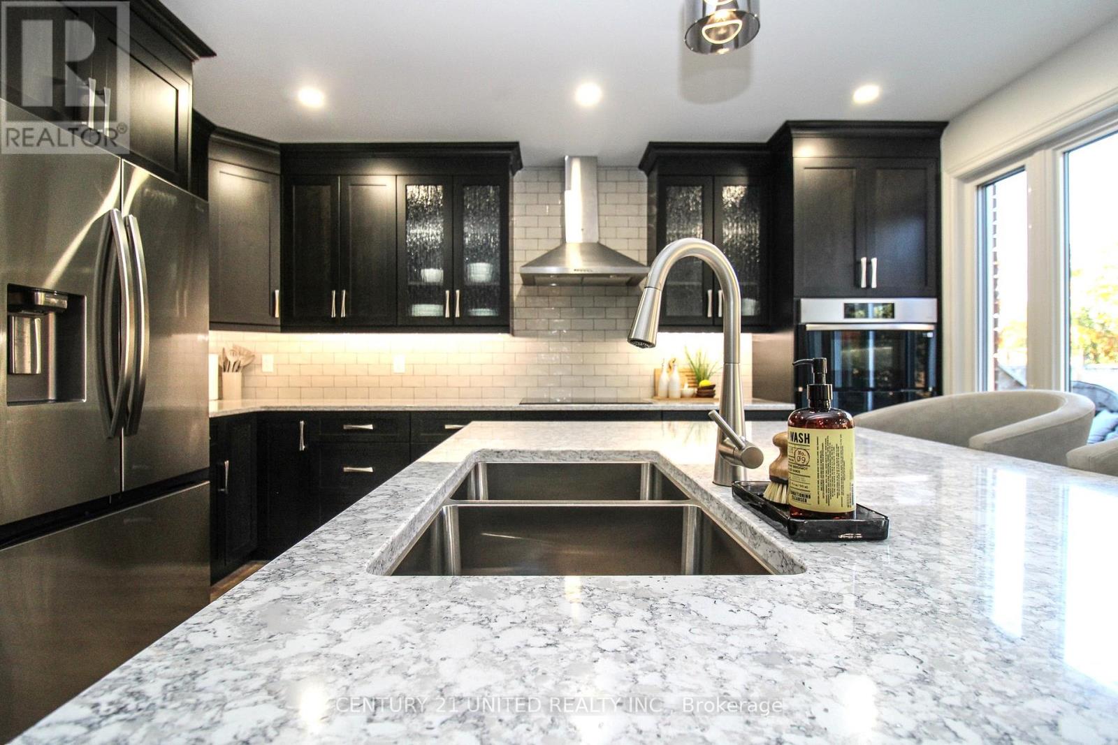 220 Ridgewood Road, Peterborough (Monaghan Ward 2), Ontario  K9J 8A3 - Photo 16 - X12485518