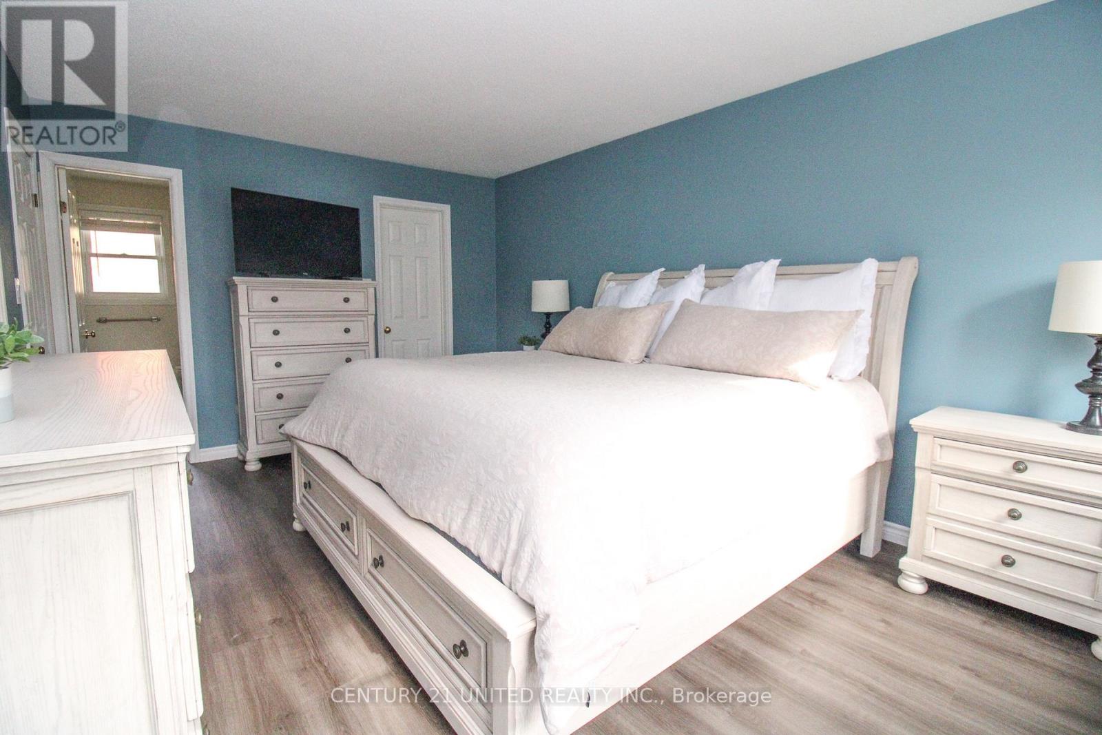 220 Ridgewood Road, Peterborough (Monaghan Ward 2), Ontario  K9J 8A3 - Photo 24 - X12485518