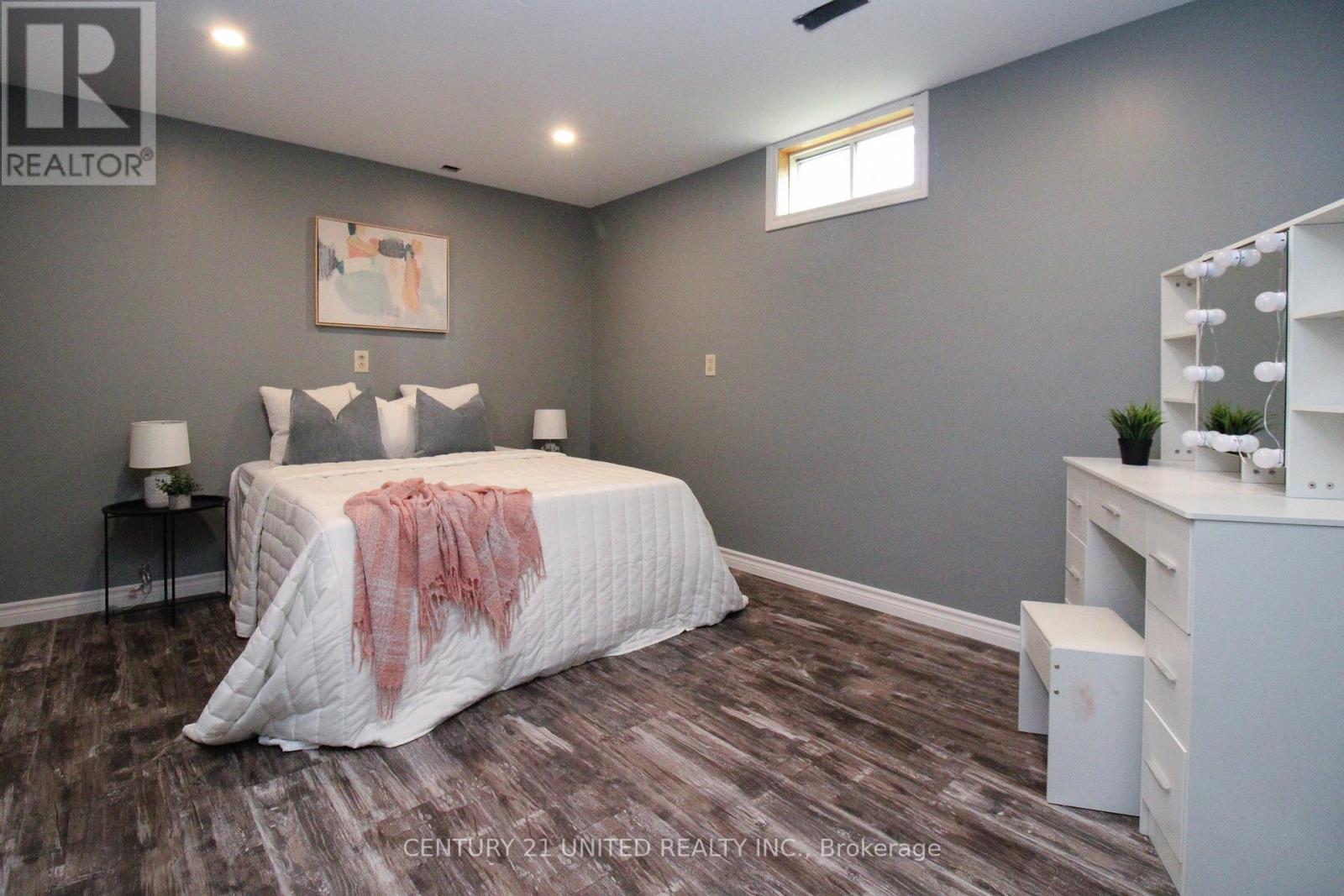 220 Ridgewood Road, Peterborough (Monaghan Ward 2), Ontario  K9J 8A3 - Photo 33 - X12485518