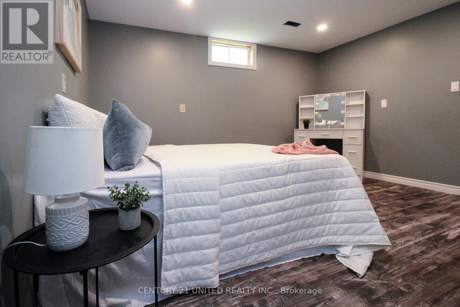 220 Ridgewood Road, Peterborough (Monaghan Ward 2), Ontario  K9J 8A3 - Photo 34 - X12485518