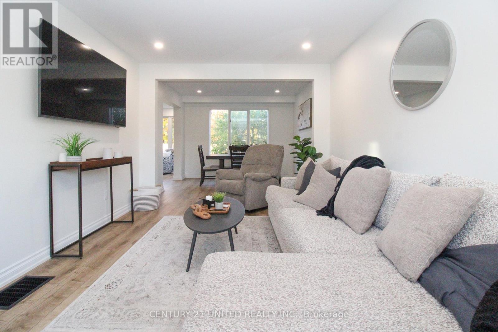 220 Ridgewood Road, Peterborough (Monaghan Ward 2), Ontario  K9J 8A3 - Photo 8 - X12485518