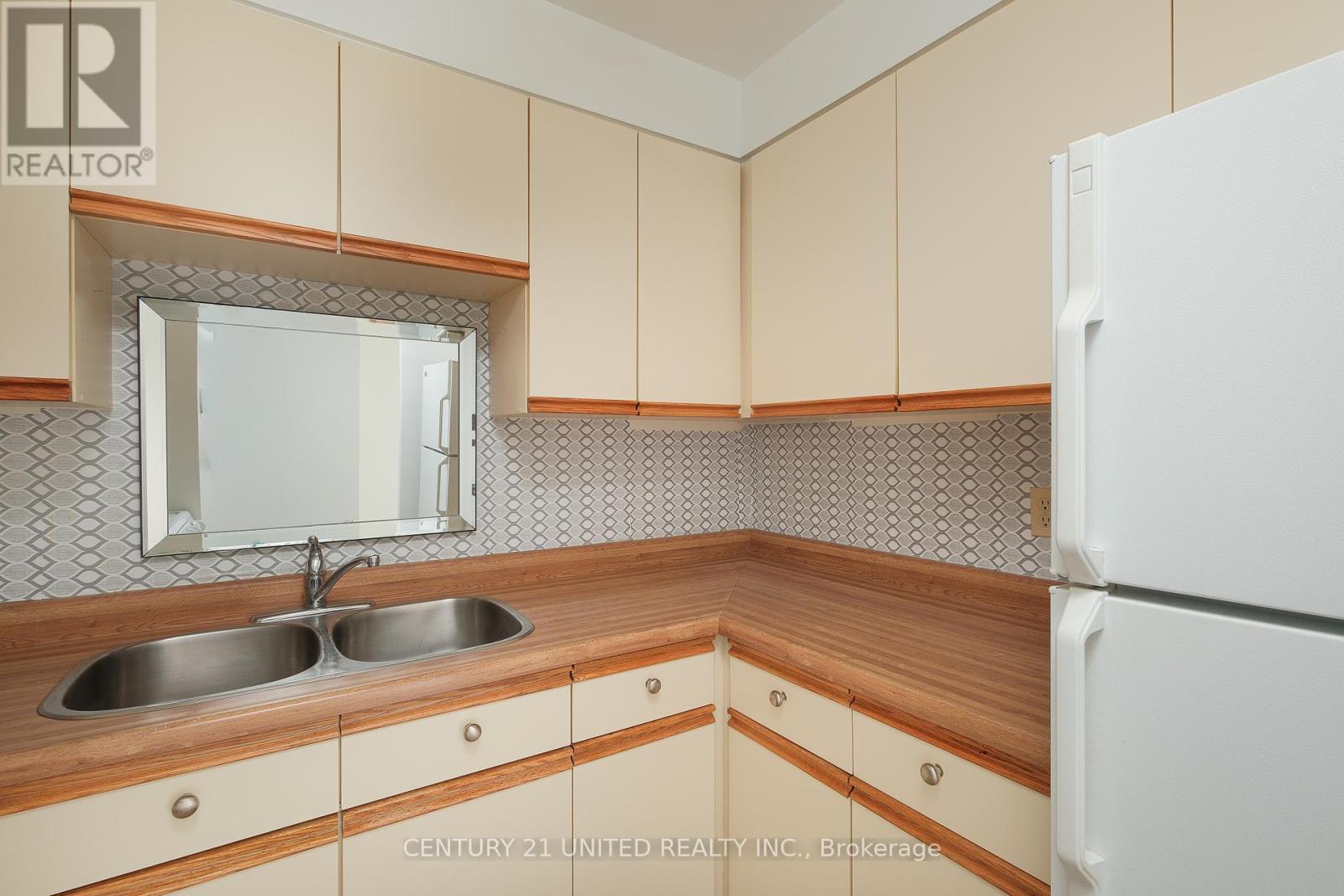 222 - 921 Armour Road, Peterborough (Ashburnham Ward 4), Ontario  K9H 7K5 - Photo 10 - X12485804