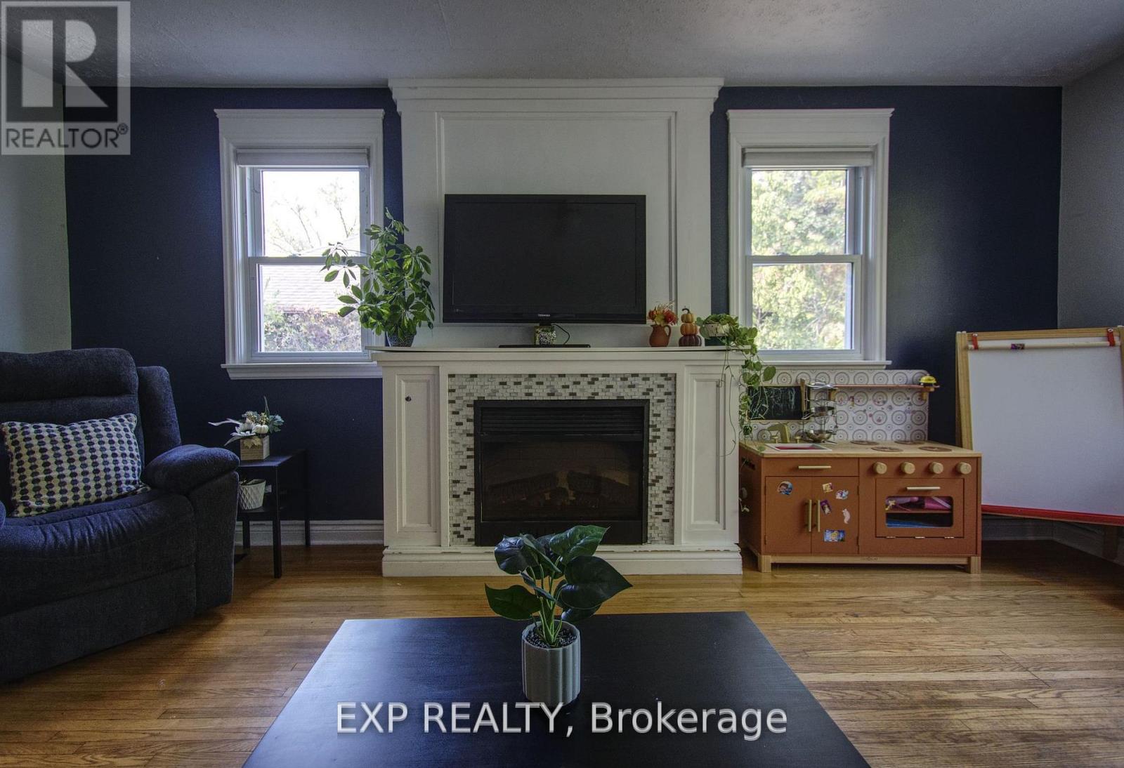 349 Euclid Avenue, Peterborough (Ashburnham Ward 4), Ontario  K9H 1M7 - Photo 3 - X12485969