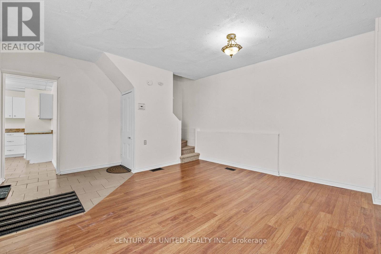 234 Antrim Street, Peterborough (Town Ward 3), Ontario  K9H 3G4 - Photo 10 - X12486228