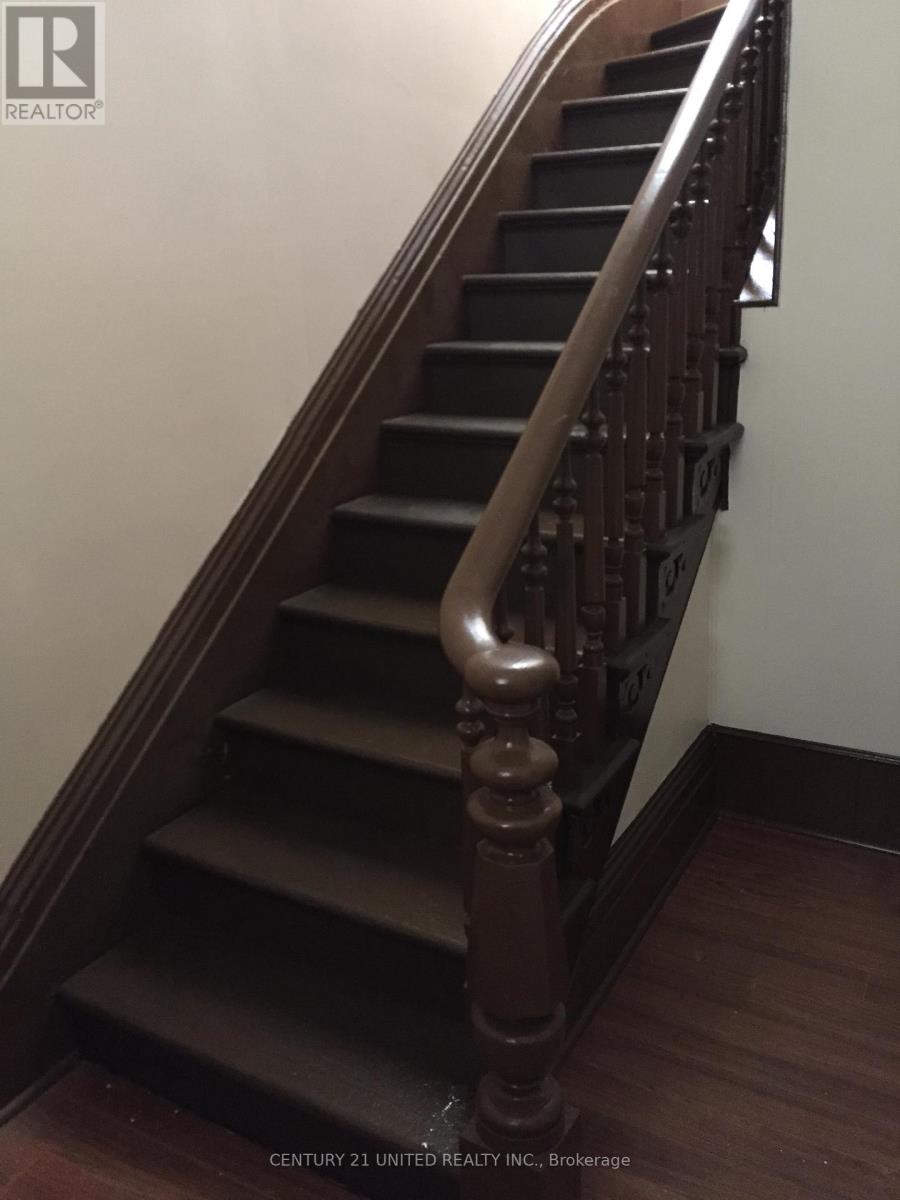 234 Antrim Street, Peterborough (Town Ward 3), Ontario  K9H 3G4 - Photo 19 - X12486228