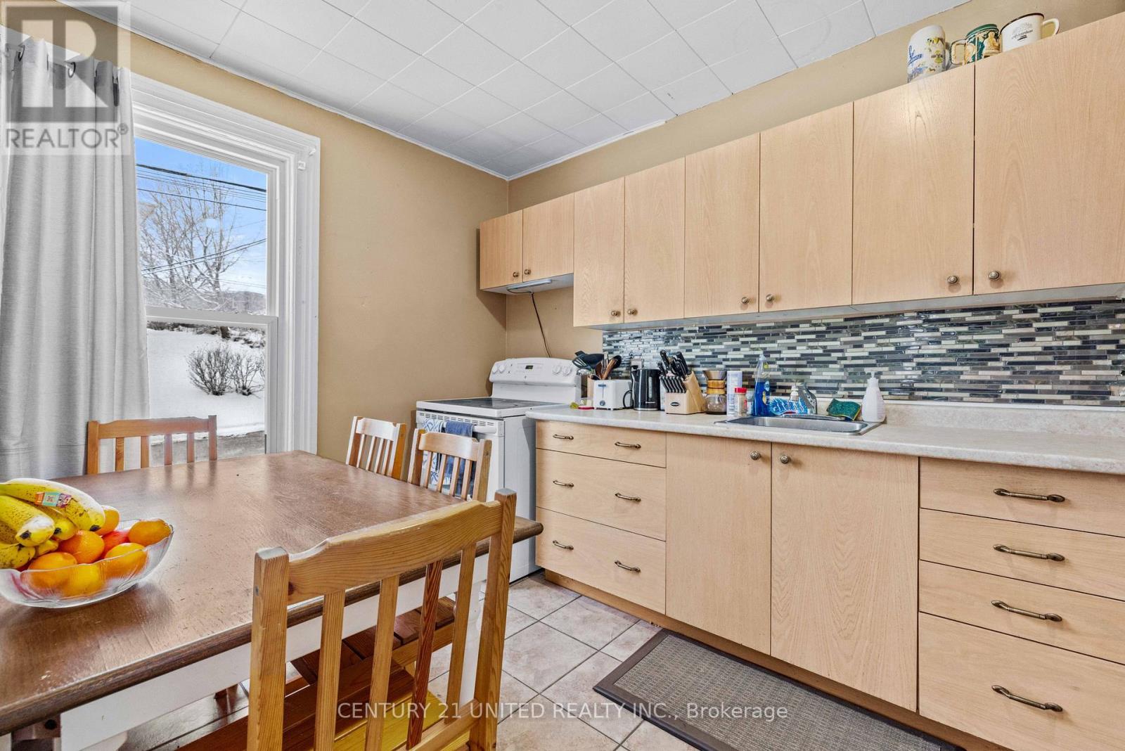 234 Antrim Street, Peterborough (Town Ward 3), Ontario  K9H 3G4 - Photo 21 - X12486228