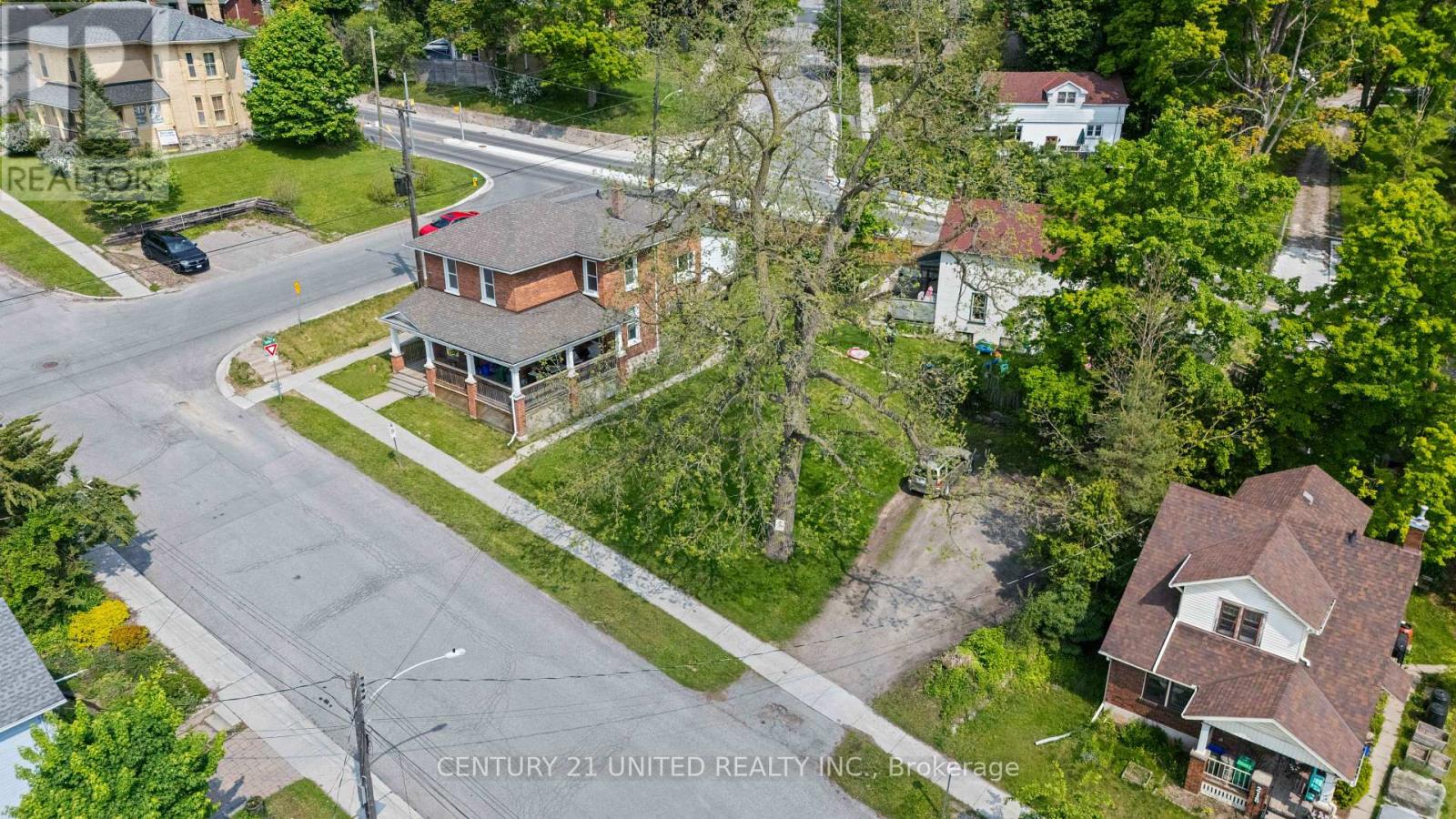 234 Antrim Street, Peterborough (Town Ward 3), Ontario  K9H 3G4 - Photo 3 - X12486228