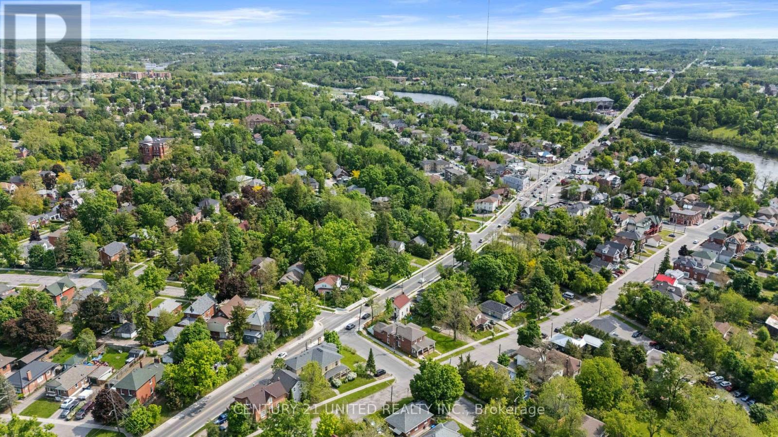 234 Antrim Street, Peterborough (Town Ward 3), Ontario  K9H 3G4 - Photo 4 - X12486228