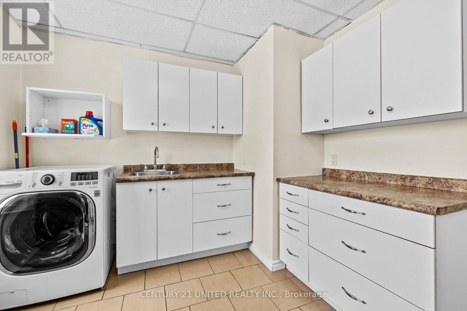 234 Antrim Street, Peterborough (Town Ward 3), Ontario  K9H 3G4 - Photo 6 - X12486228