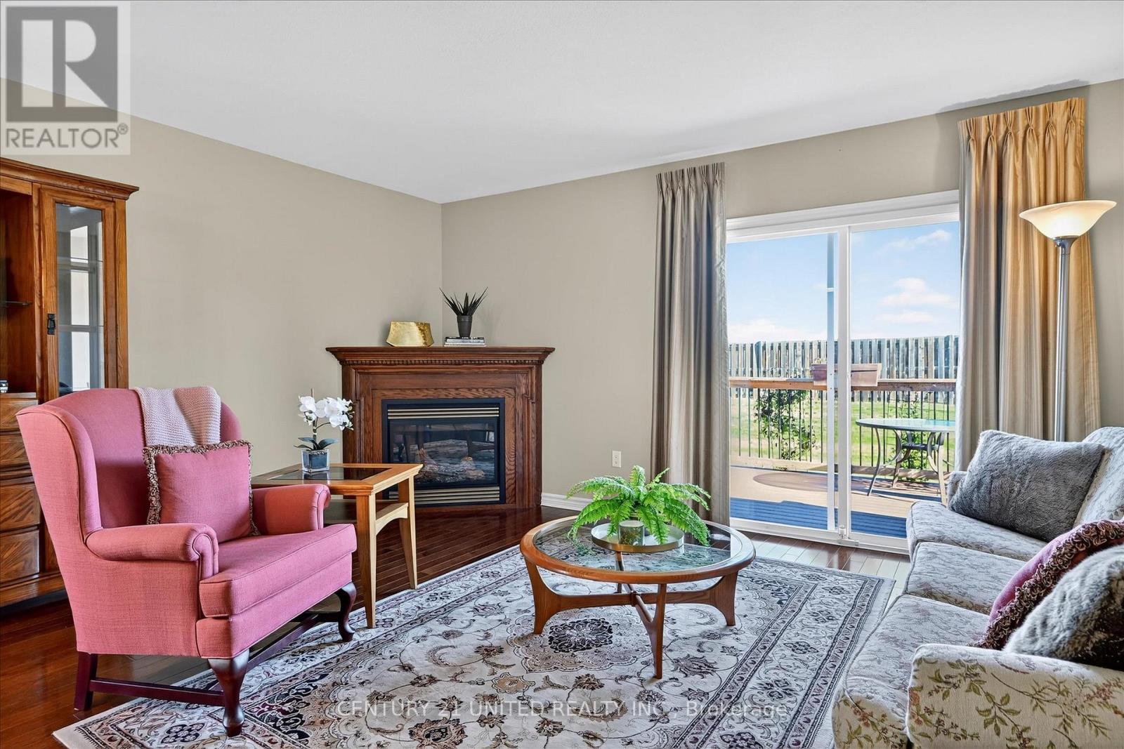 6 Village Crescent, Peterborough (Otonabee Ward 1), Ontario  K9J 8S7 - Photo 12 - X12486284