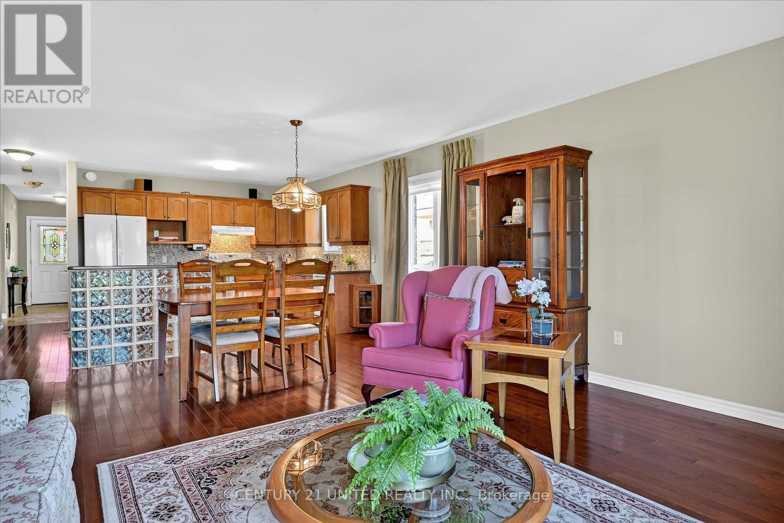 6 Village Crescent, Peterborough (Otonabee Ward 1), Ontario  K9J 8S7 - Photo 13 - X12486284