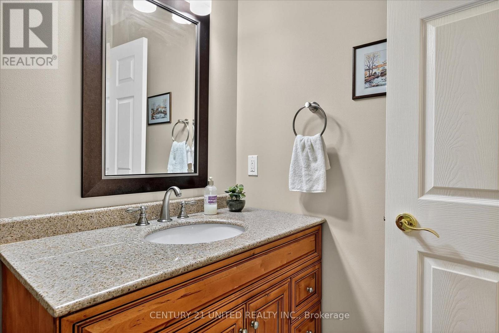 6 Village Crescent, Peterborough (Otonabee Ward 1), Ontario  K9J 8S7 - Photo 18 - X12486284