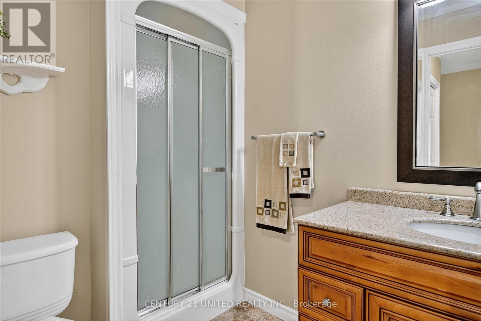 6 Village Crescent, Peterborough (Otonabee Ward 1), Ontario  K9J 8S7 - Photo 19 - X12486284