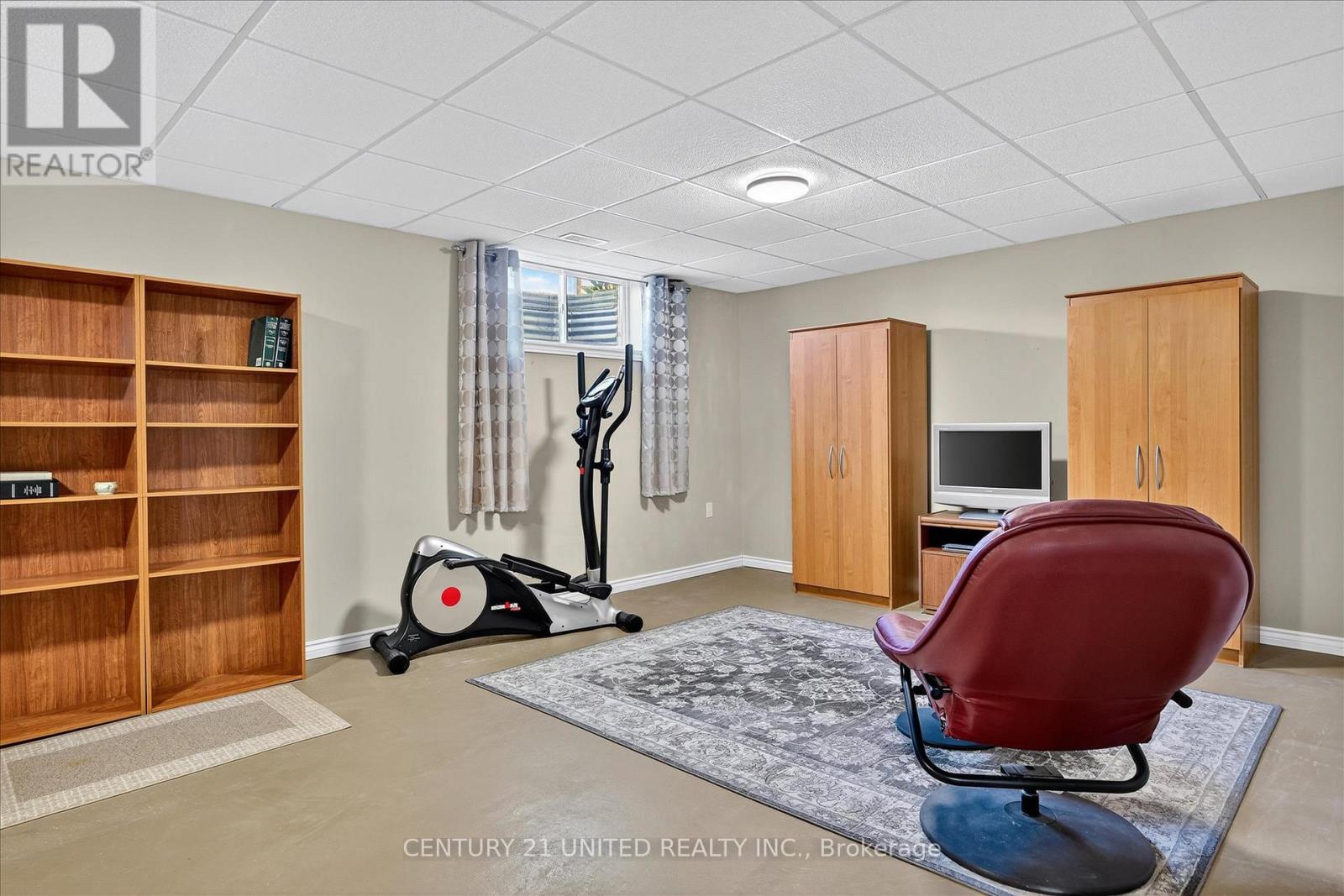 6 Village Crescent, Peterborough (Otonabee Ward 1), Ontario  K9J 8S7 - Photo 21 - X12486284