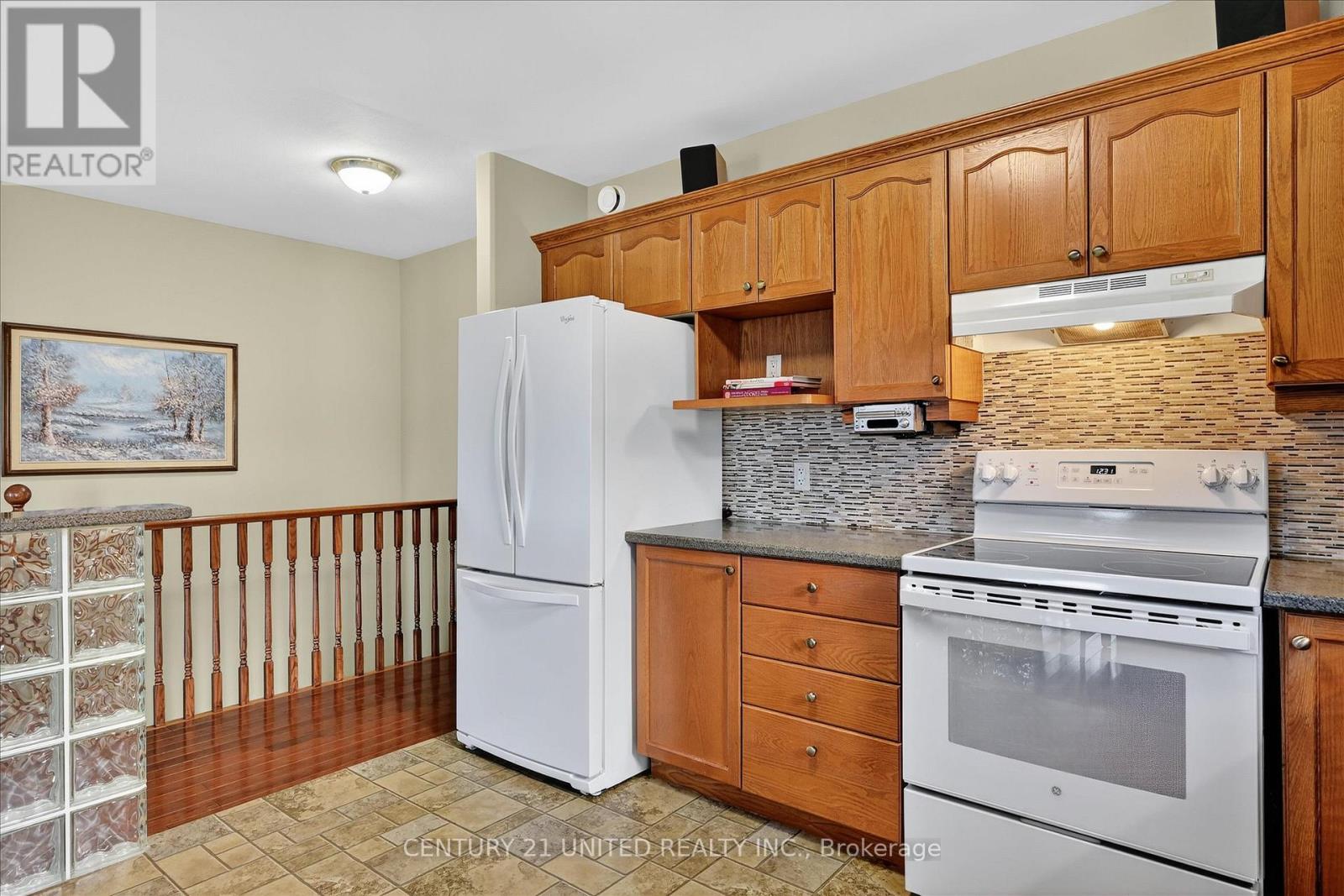 6 Village Crescent, Peterborough (Otonabee Ward 1), Ontario  K9J 8S7 - Photo 8 - X12486284