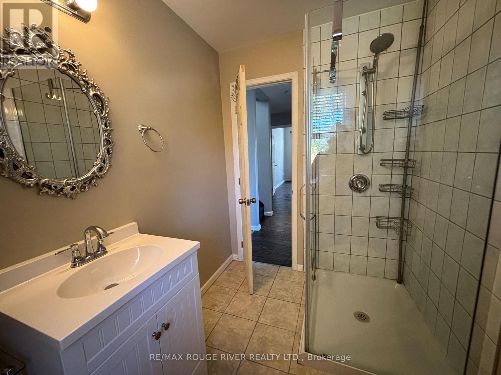 576 Bethune Street, Peterborough (Town Ward 3), Ontario  K9H 3Z8 - Photo 12 - X12487162