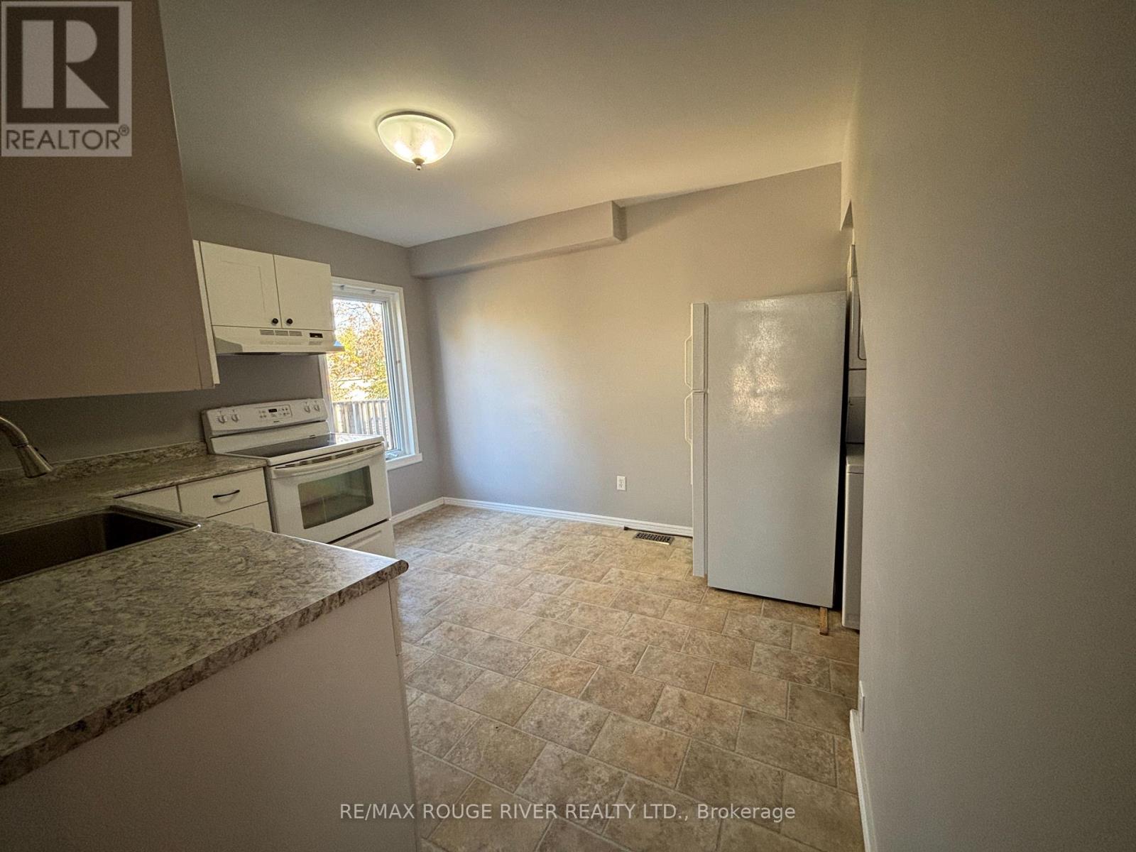 576 Bethune Street, Peterborough (Town Ward 3), Ontario  K9H 3Z8 - Photo 7 - X12487162