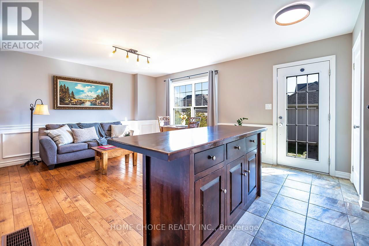 912 Broadway Boulevard, Peterborough (Northcrest Ward 5), Ontario  K9H 0G8 - Photo 11 - X12487154