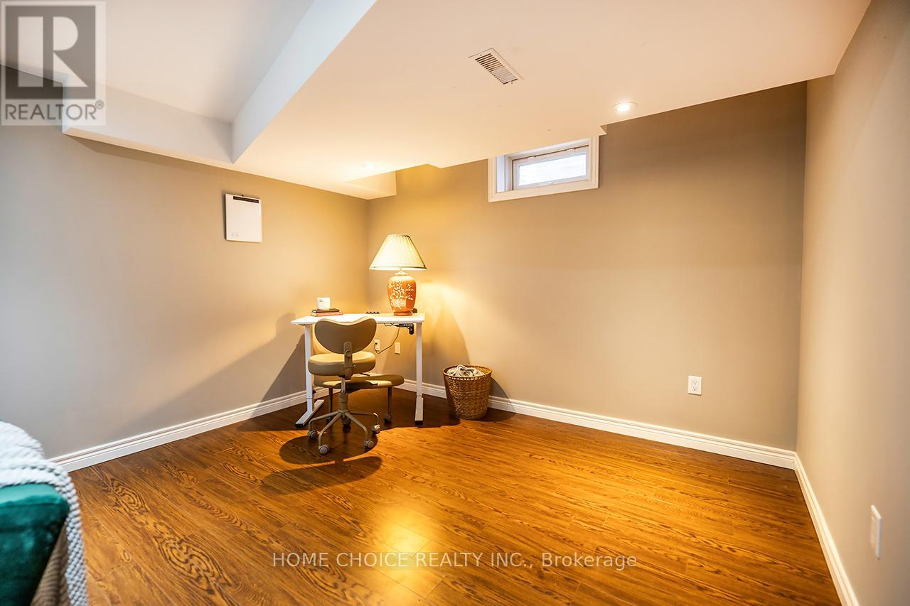 912 Broadway Boulevard, Peterborough (Northcrest Ward 5), Ontario  K9H 0G8 - Photo 33 - X12487154