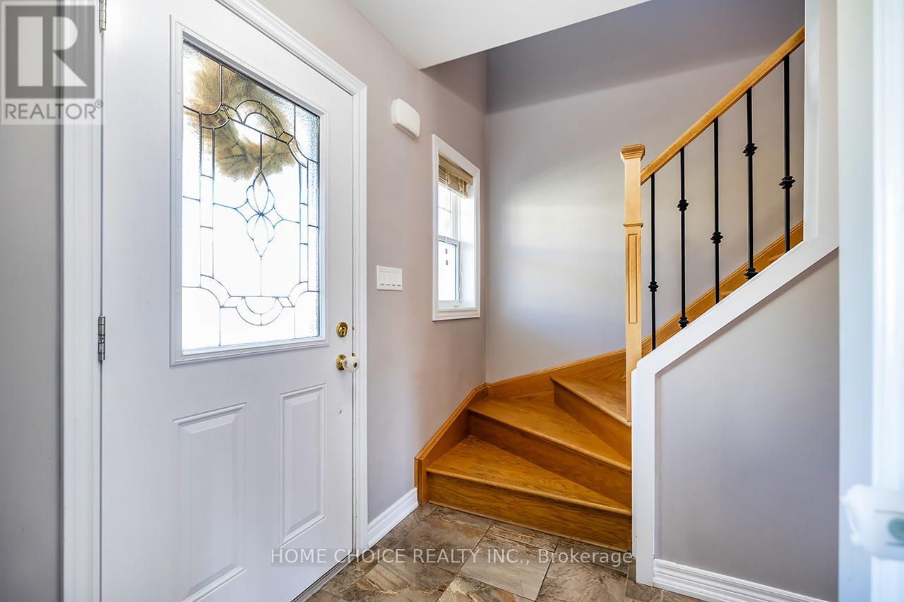 912 Broadway Boulevard, Peterborough (Northcrest Ward 5), Ontario  K9H 0G8 - Photo 4 - X12487154