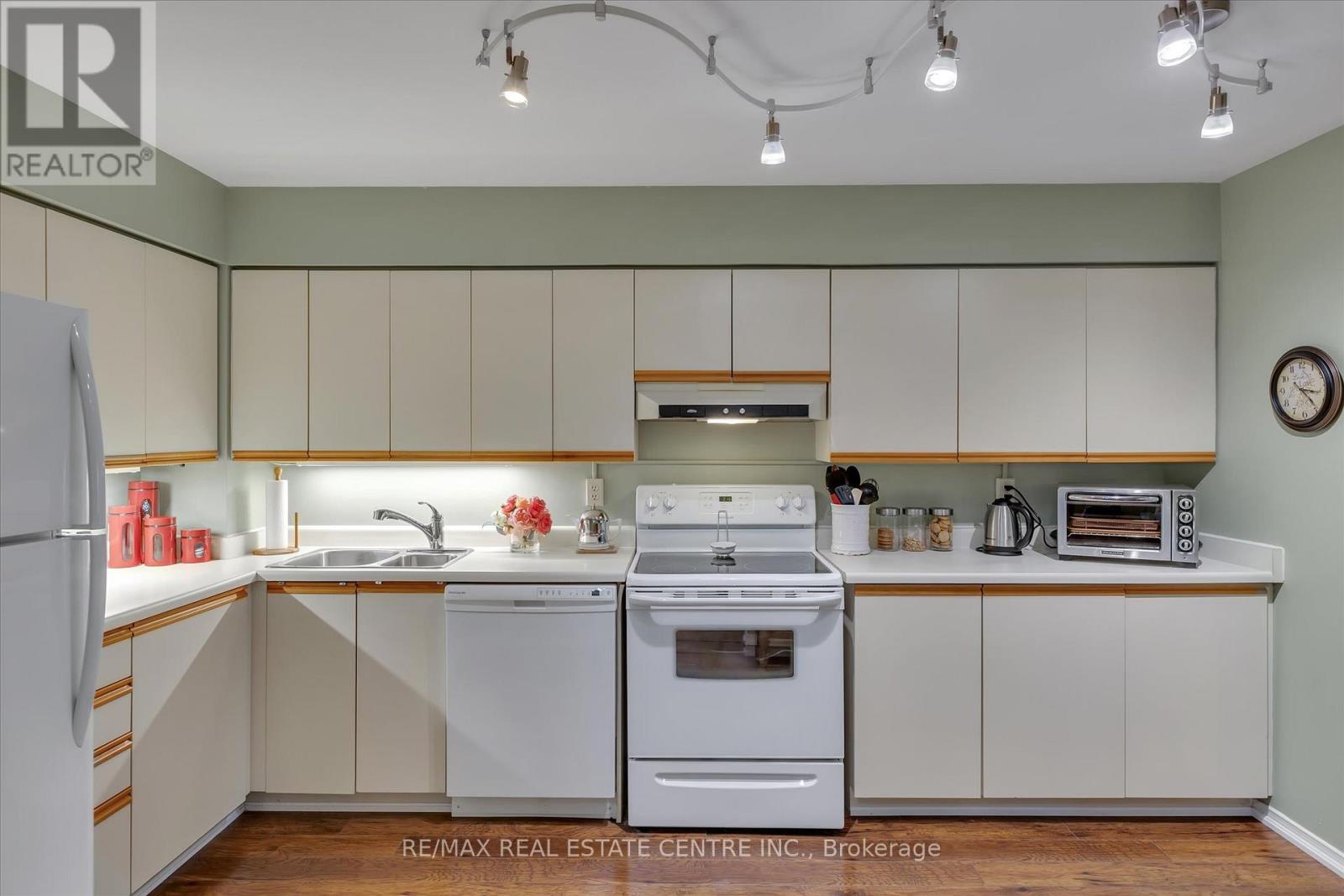 209 - 1111 Water Street, Peterborough (Northcrest Ward 5), Ontario  K9H 3P7 - Photo 4 - X12487530