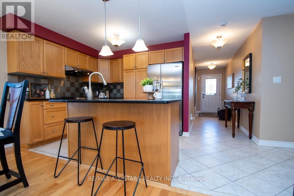 43 Thrushwood Trail, Kawartha Lakes (Lindsay), Ontario  K9V 0B2 - Photo 11 - X12487710