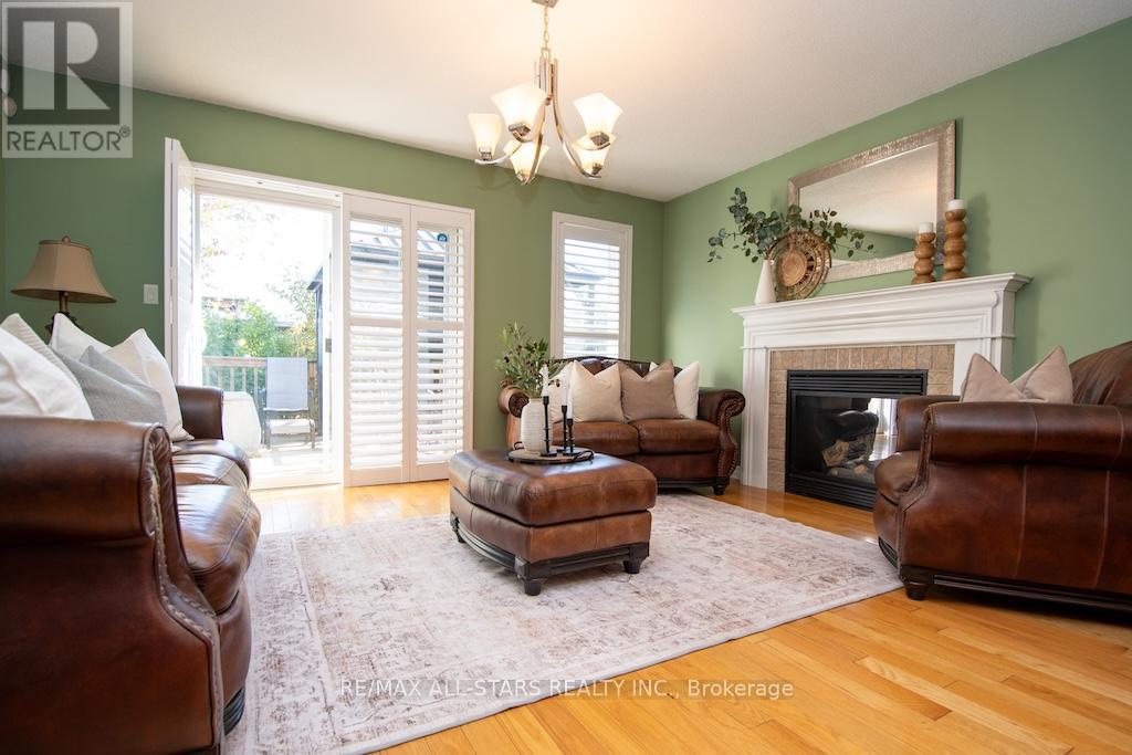 43 Thrushwood Trail, Kawartha Lakes (Lindsay), Ontario  K9V 0B2 - Photo 9 - X12487710