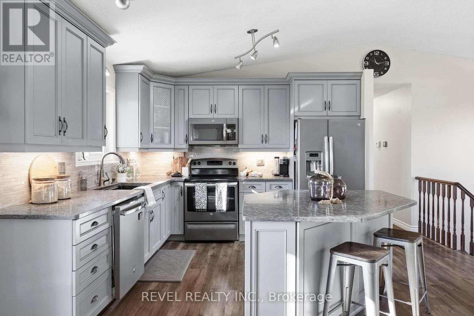 443 Tower Road, Kawartha Lakes (Lindsay), Ontario  K9V 4R4 - Photo 11 - X12487916