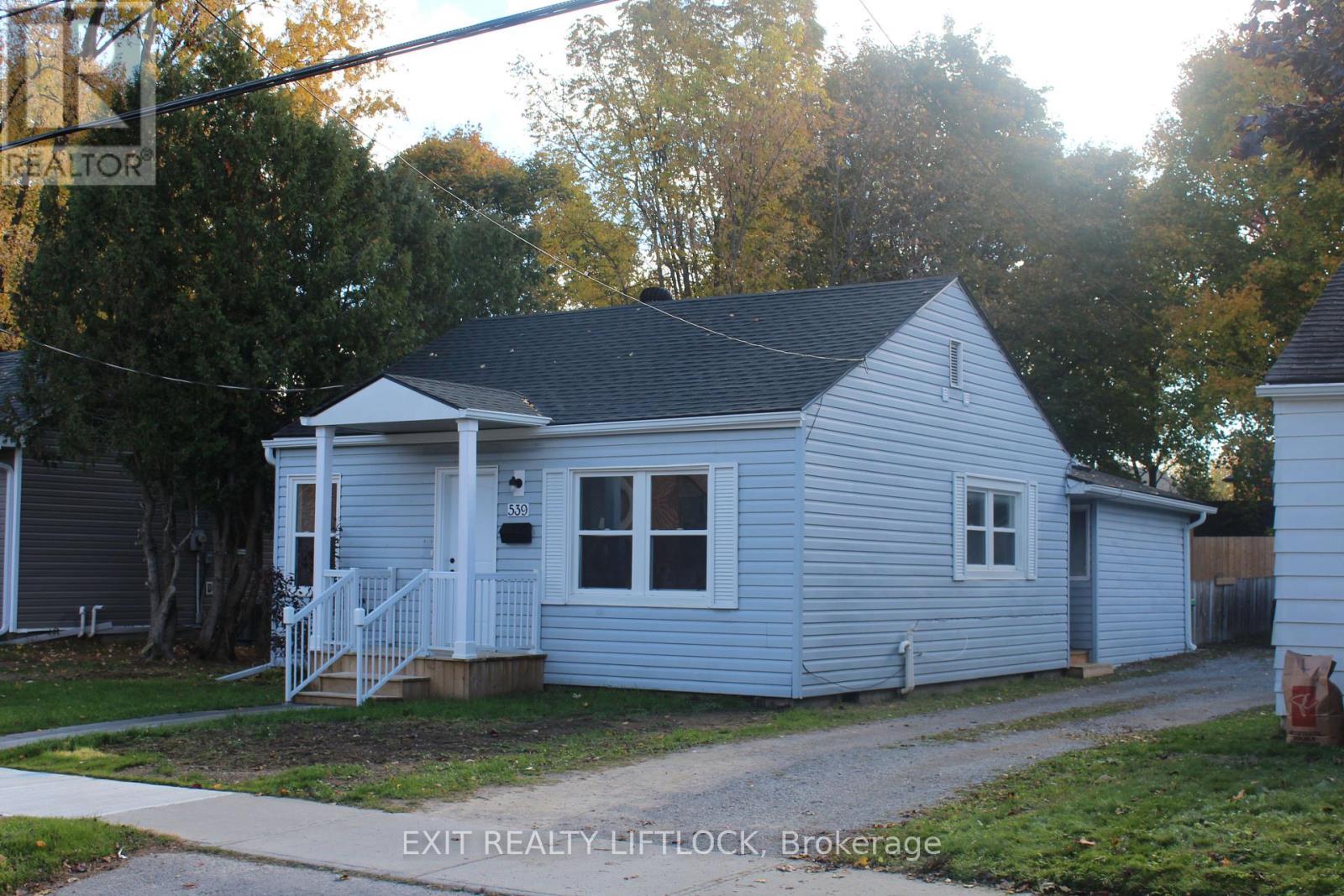 539 Albert Street, Peterborough (Town Ward 3), Ontario  K9J 4N7 - Photo 1 - X12489886