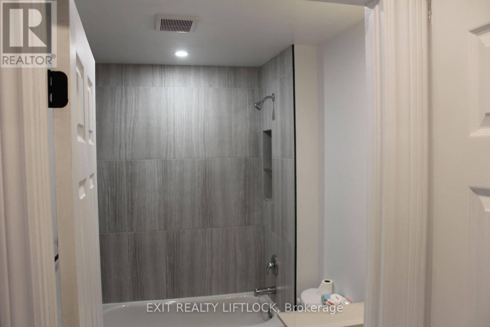 539 Albert Street, Peterborough (Town Ward 3), Ontario  K9J 4N7 - Photo 10 - X12489886