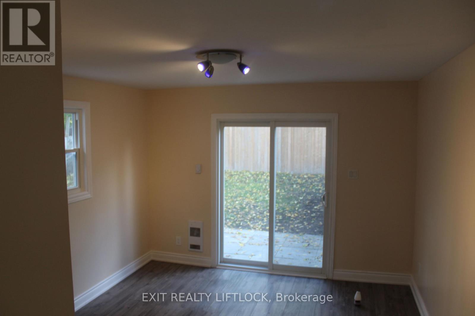 539 Albert Street, Peterborough (Town Ward 3), Ontario  K9J 4N7 - Photo 11 - X12489886