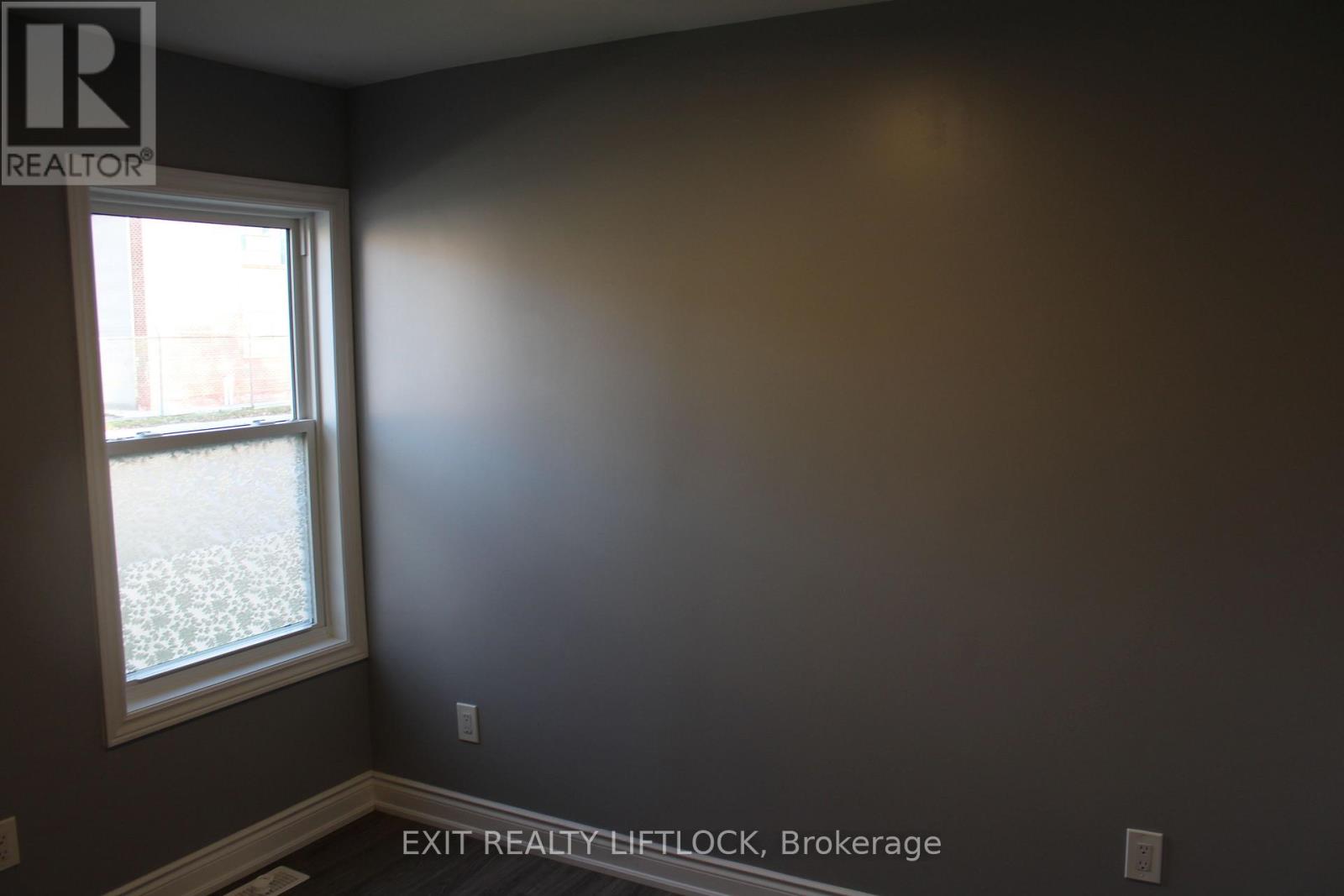 539 Albert Street, Peterborough (Town Ward 3), Ontario  K9J 4N7 - Photo 12 - X12489886