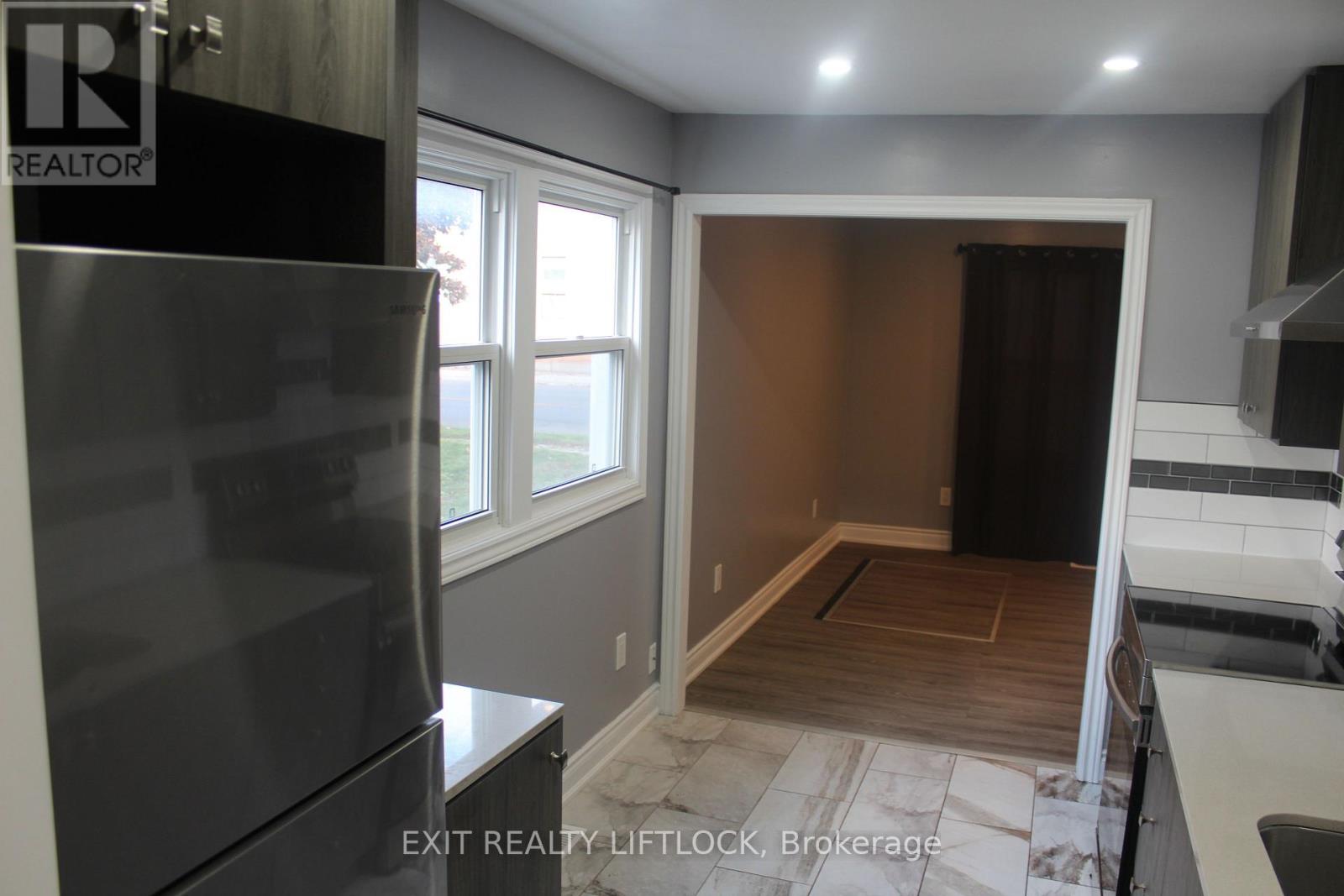 539 Albert Street, Peterborough (Town Ward 3), Ontario  K9J 4N7 - Photo 5 - X12489886