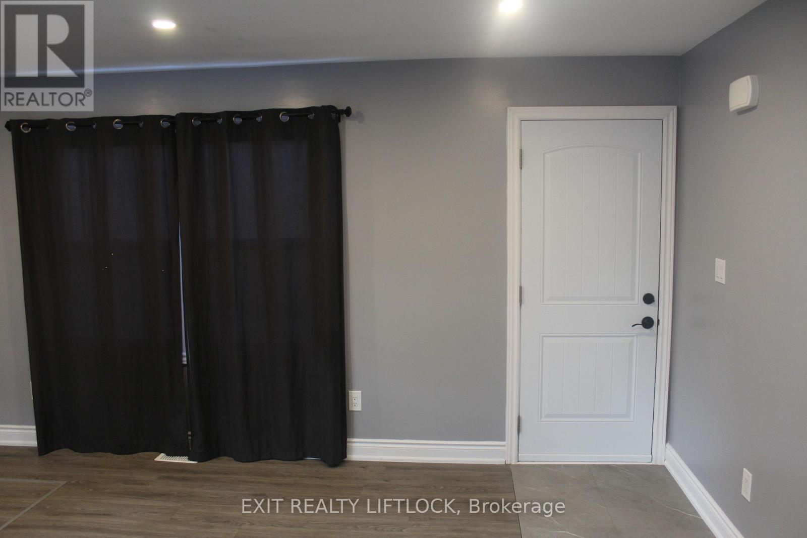 539 Albert Street, Peterborough (Town Ward 3), Ontario  K9J 4N7 - Photo 8 - X12489886