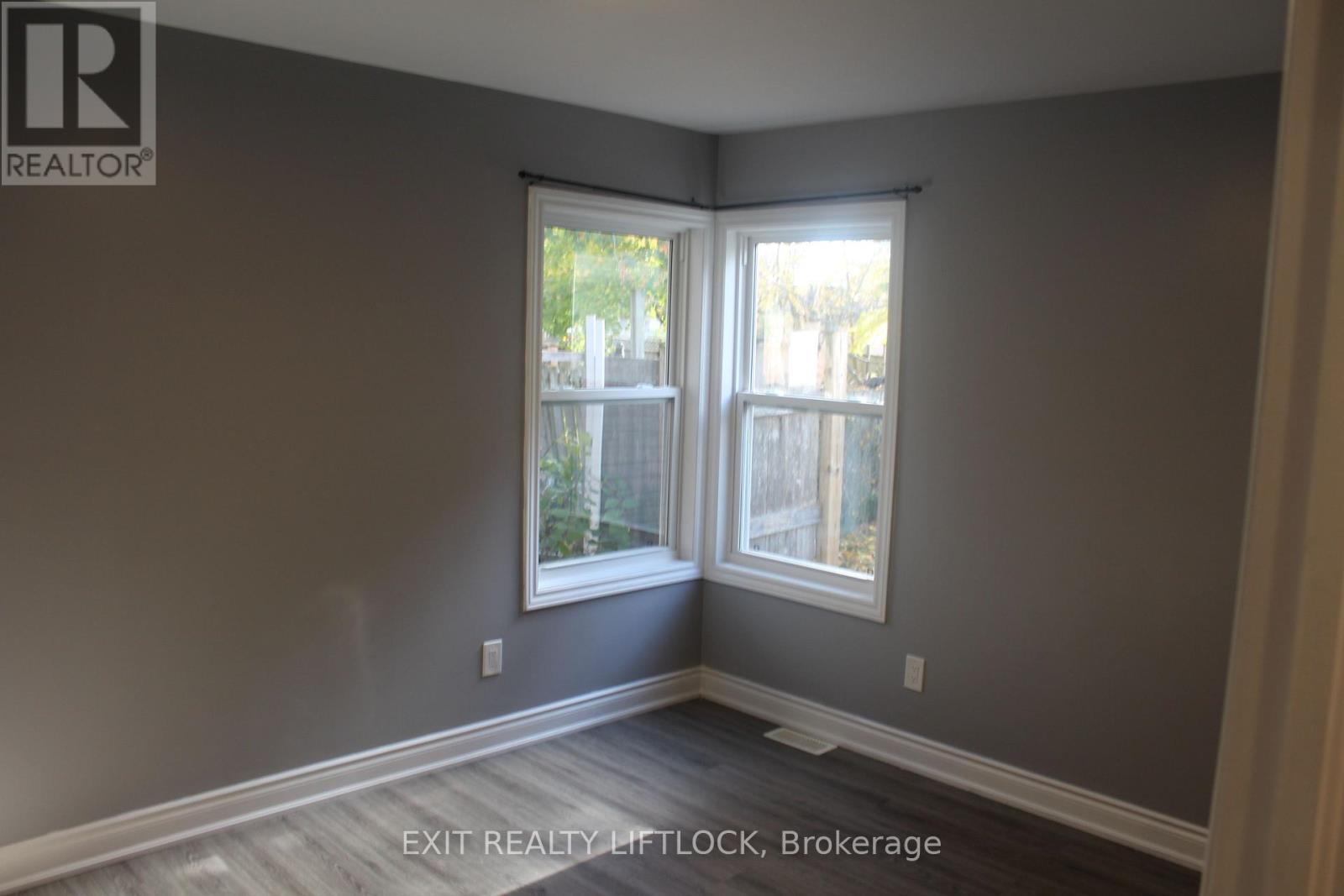 539 Albert Street, Peterborough (Town Ward 3), Ontario  K9J 4N7 - Photo 9 - X12489886