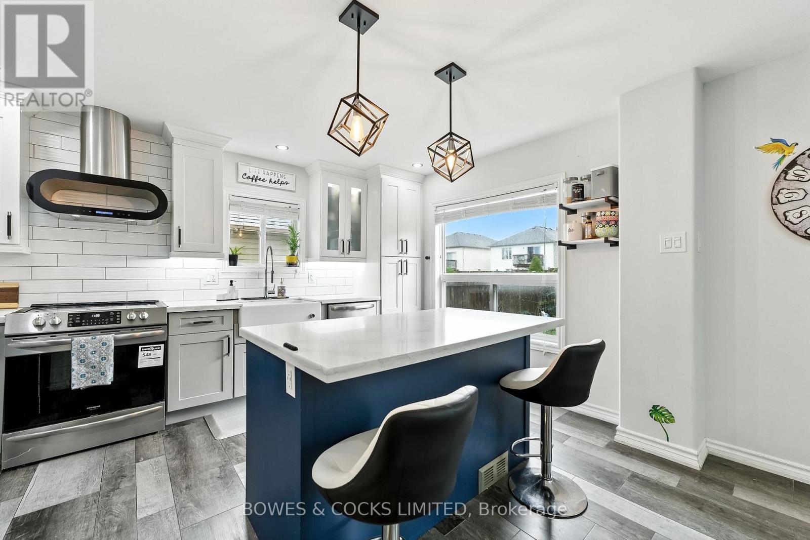 210 Farrier Crescent, Peterborough (Northcrest Ward 5), Ontario  K9L 0A6 - Photo 12 - X12489970