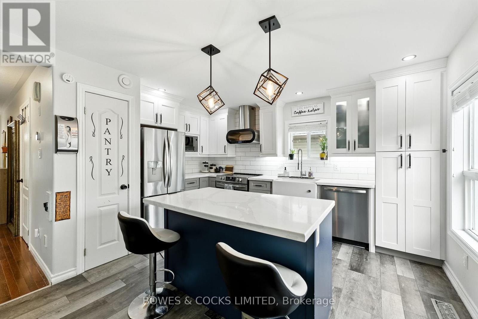 210 Farrier Crescent, Peterborough (Northcrest Ward 5), Ontario  K9L 0A6 - Photo 13 - X12489970