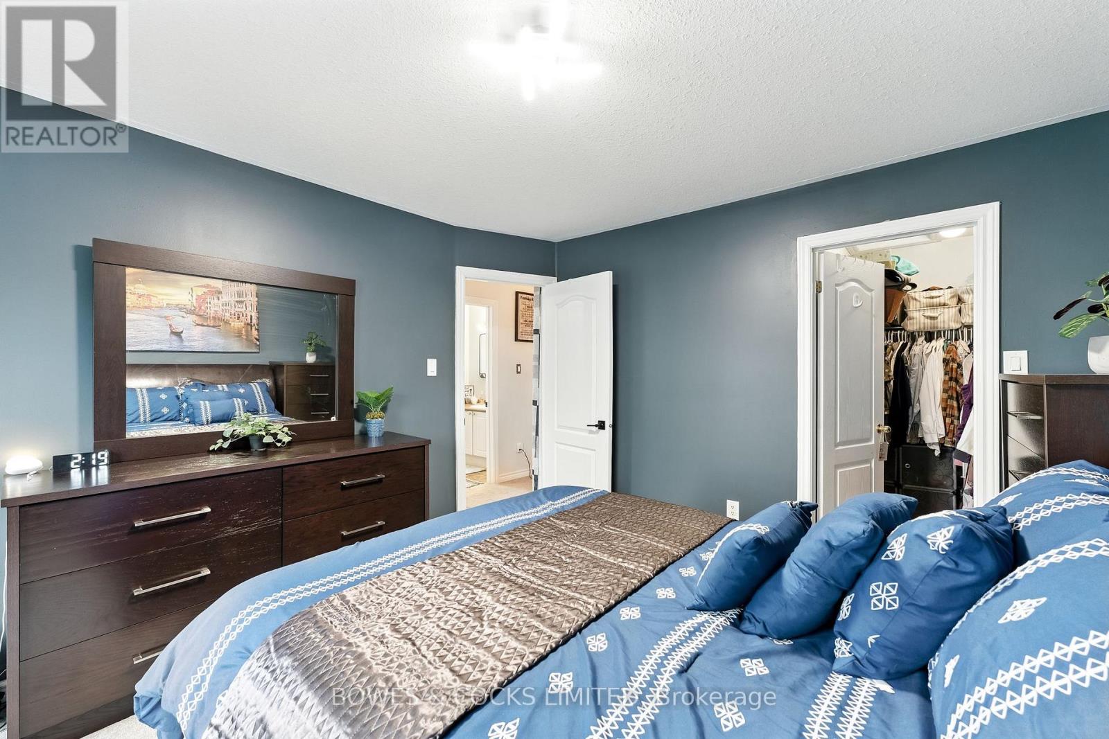 210 Farrier Crescent, Peterborough (Northcrest Ward 5), Ontario  K9L 0A6 - Photo 19 - X12489970