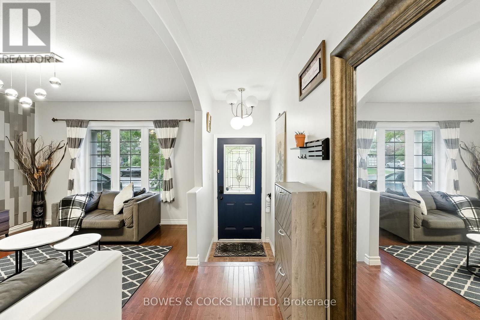 210 Farrier Crescent, Peterborough (Northcrest Ward 5), Ontario  K9L 0A6 - Photo 2 - X12489970