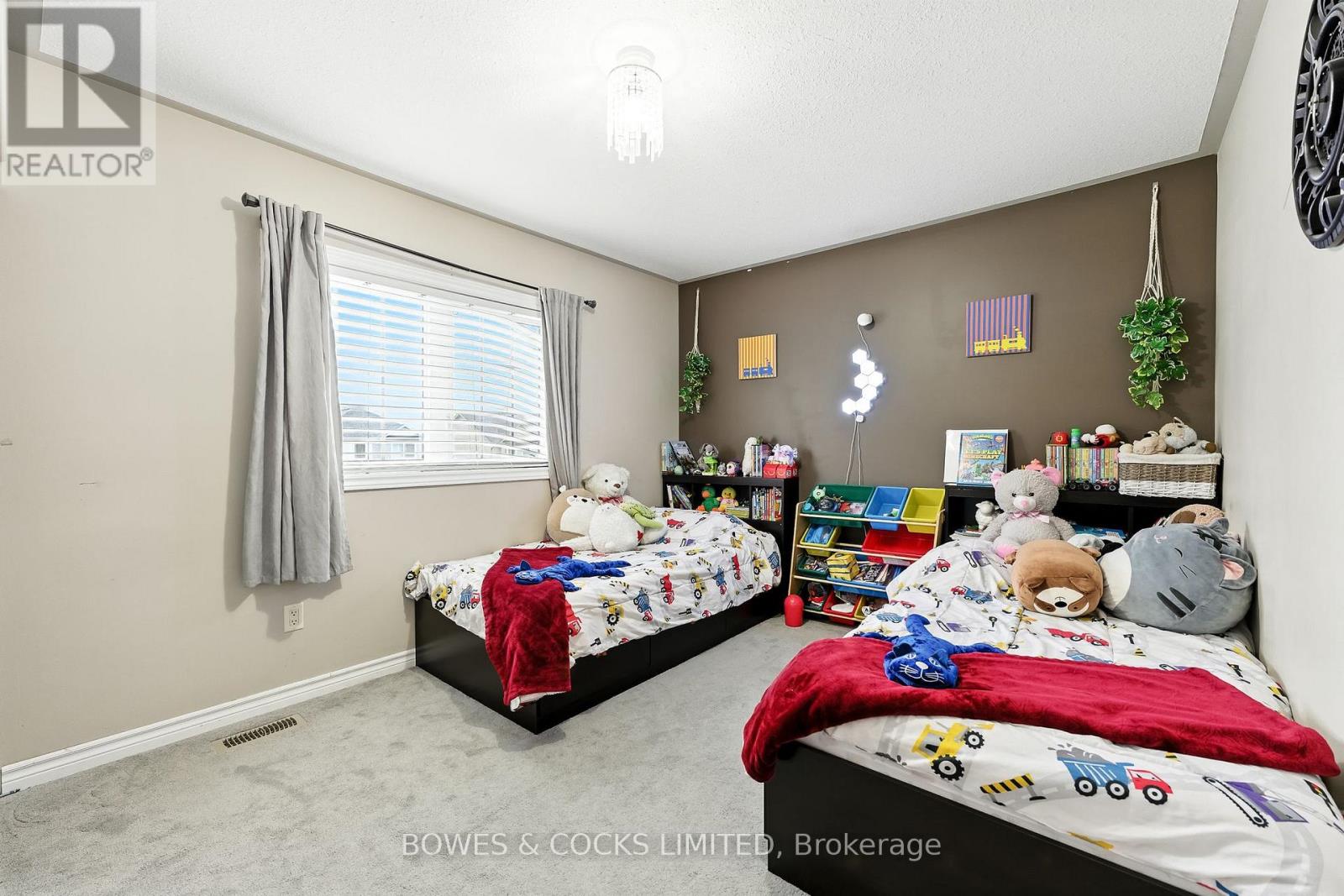 210 Farrier Crescent, Peterborough (Northcrest Ward 5), Ontario  K9L 0A6 - Photo 21 - X12489970